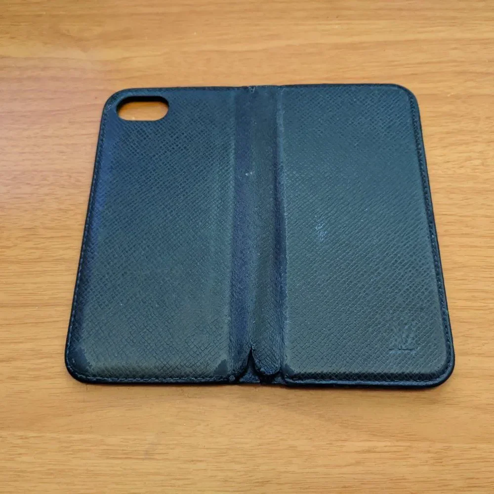 💥PRICE DROP💥Louis Vuitton Taiga Phone Case***